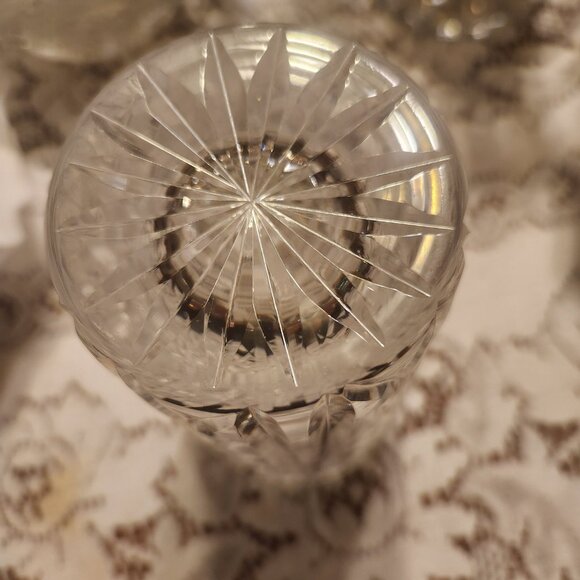 Beautiful Crystal Cut Vase - Picture 3 of 4